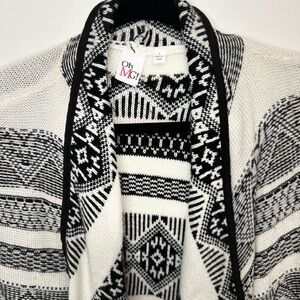 Oh MGI Black and White Patterned Women's Cardigan
